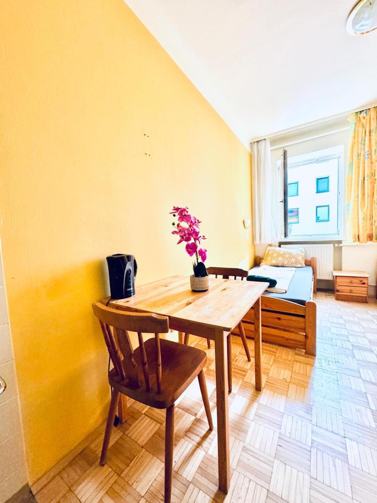 Affordable Central Rooms, 10-Min To Lugner City Wien Exterior foto
